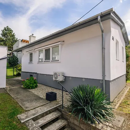 Domcek Pri Lesoparku *